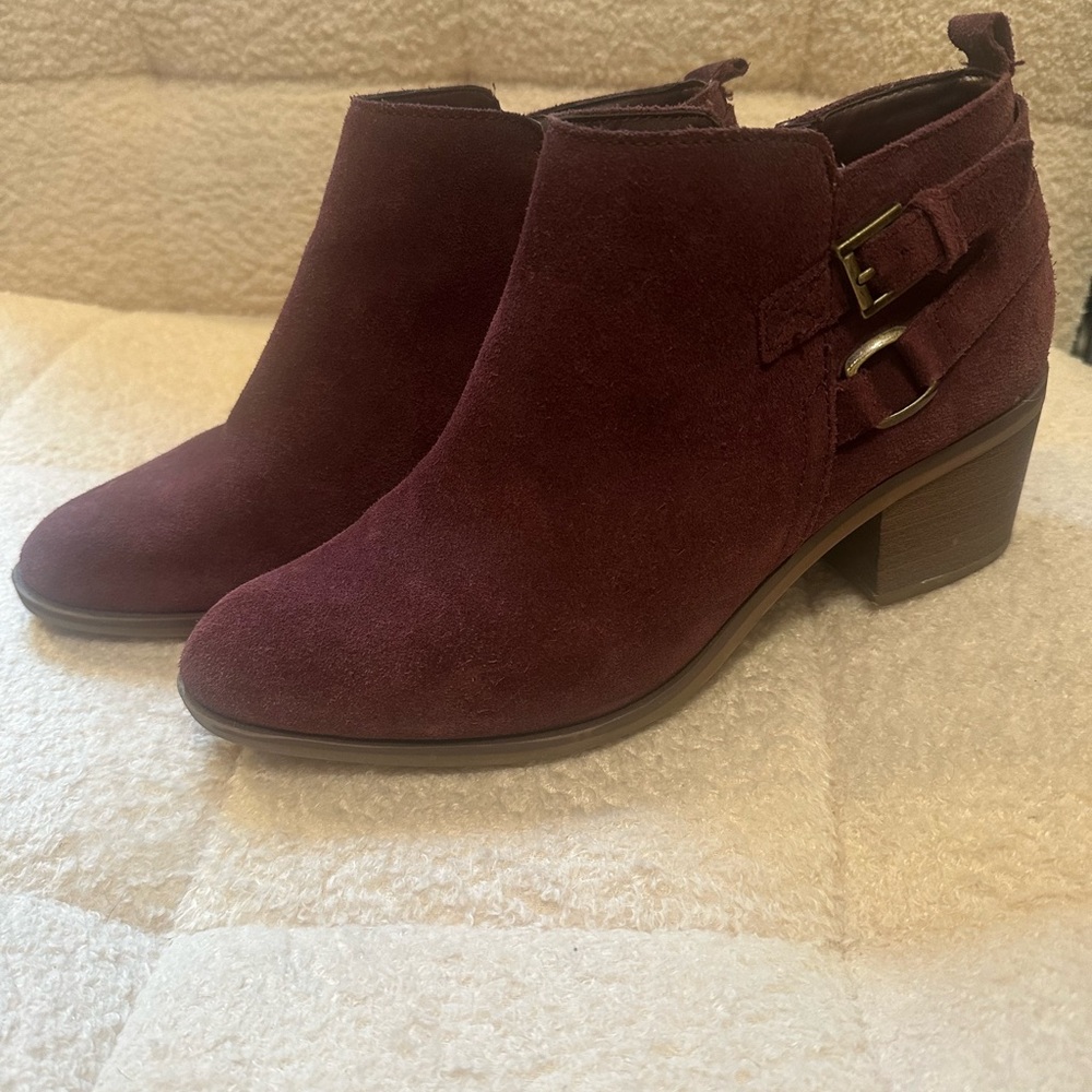 Women’s faux suede booties